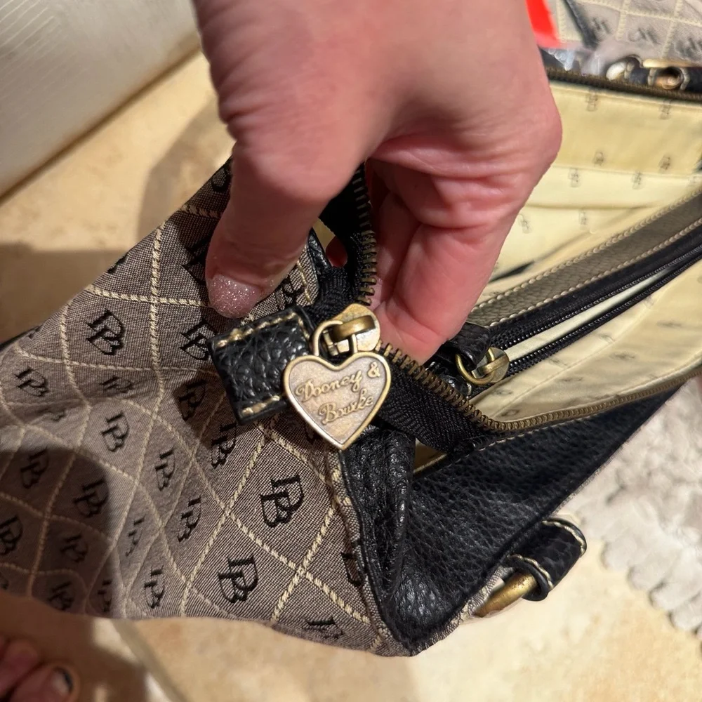 ❌SOLD❌Dooney & Bourke Black and Brown Satchel - Picture 6 of 9